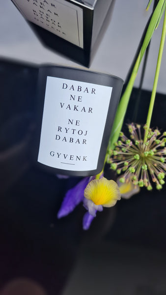 Aromatinė žvakė "Dabar, ne vakar, ne rytoj. Dabar - gyvenk"