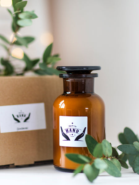Aromatinė žvakė "Juodoji rožė ir medis"