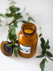 Aromatinė žvakė "Juodoji rožė ir medis"